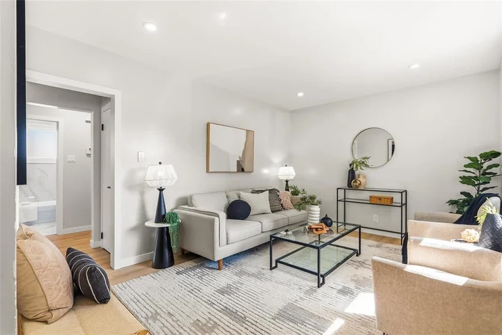 Living room in Minto, Winnipeg